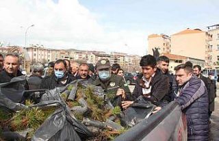 Fidan dağıtımında izdiham yaşandı