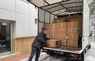 Filistin’de Türkçe öğrenen kursiyerlere kırtasiye...