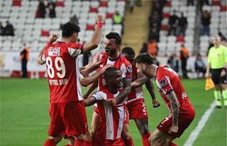 FT Antalyaspor,  çıkışını sürdürdü