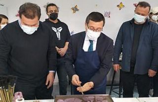 Geleneksel Türk Ebru Sanatı Atölyesine törenli...