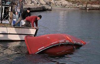 Gemi battığı zaman kullanılan filika alabora oldu