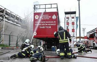 Genç itfaiyecilere hayat kurtarma eğitimi