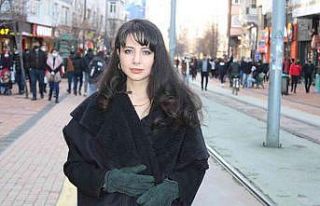 Genç müzisyen şarkı sözleriyle kadınların sesini...