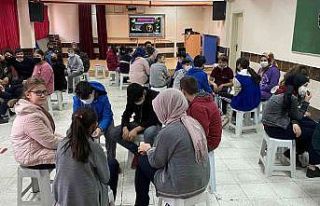 Gençler zararlı alışkanlıklara karşı bilgilendirildi
