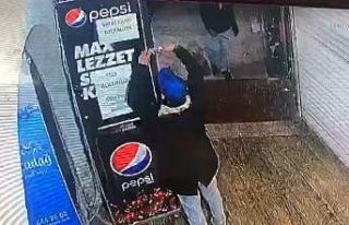 Gençlerin alkışlatan hareketi kamerada