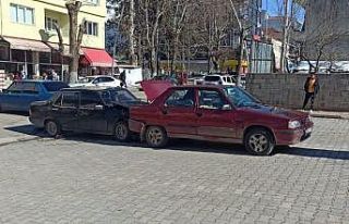 Gölbaşı’nda otomobiller çarpıştı