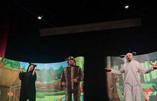 Gölcük’te çocuklar tiyatro ile eğleniyor