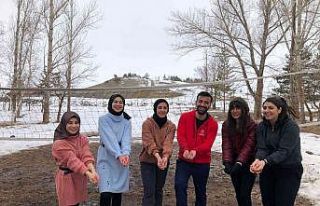 Gönüllü gençlere kamp jesti