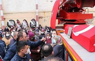 Görevi başında vefat eden itfaiye personeline hüzünlü...