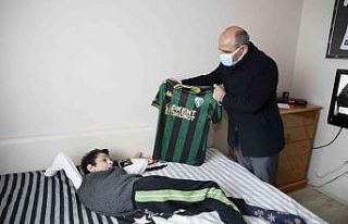 Görkem’in imzalı forma hayali gerçek oldu