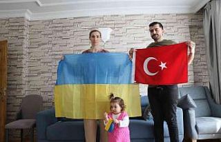 Gözyaşlarıyla Türk eşine kavuşan Ukraynalı...