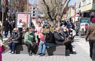 Güneşli havayı fırsat bilen Eskişehirliler kendini...