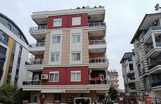 Günısıyı tamir ederken merdivenlerden beton zemine...