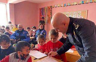 Hakkari polisinden öğrencilere ‘rol model’ ziyareti