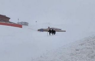 Hakkari’de 50 yerleşim yerinin yolu ulaşıma kapandı