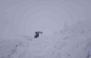 Hakkari’de tüm köy ve mezra yoları ulaşıma...
