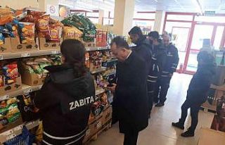 Hakkâri zabıtası tarihi geçmiş ürünleri imha...