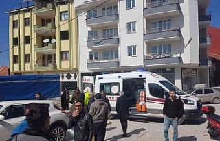 Hasmını ilçenin göbeğinde vurdu