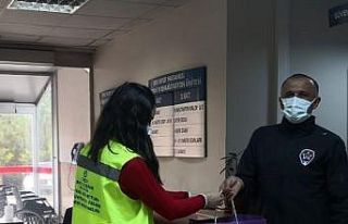 Hastanede yalnız kalan yaşlı adamın imdadına...