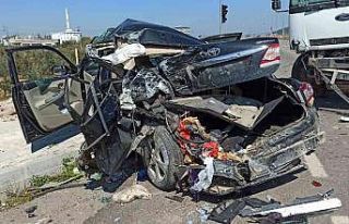 Hatay’da kamyon ile otomobil çarpıştı: 5 yaralı