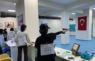 Havalı tabanca atış müsabakaları yapılıyor