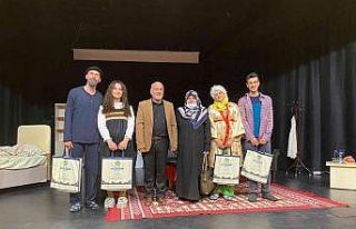 “Hayatlarımız Sallanmasın’’ isimli tiyatro...