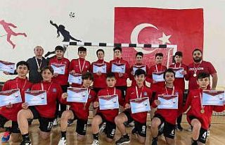 Hentbol yıldız erkeklerde Türdü, finallere kaldı