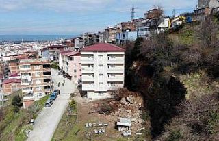 Heyelan nedeniyle boşaltılan 5 katlı binada yeni...