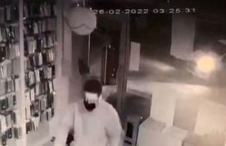 Hırsızlık için girdiği işyerinin kapısını...