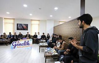 İdeathon yarışmasının kazananları gençlik buluşmasında...