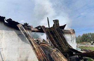 İki odalı ev yangında kullanılamaz hale geldi