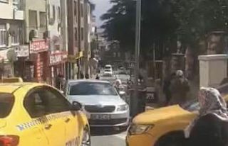 İstanbul’da yaşlı kadın taksiye binebilmek için...