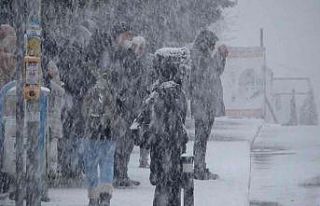 İstanbullular güne kar yağışı ile uyandı