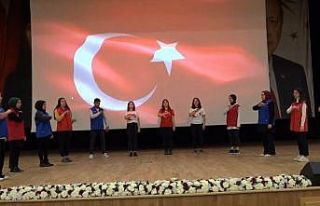 İstiklâl Marşını işaret dili ile okudular