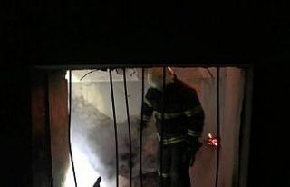 İtfaiye amirinin yangından kurtardığı annesi...