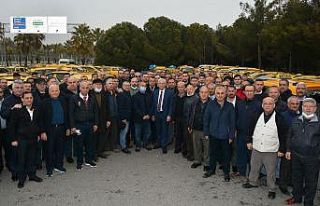 İzmir havaalanında toplanan taksicilerden taşıma...