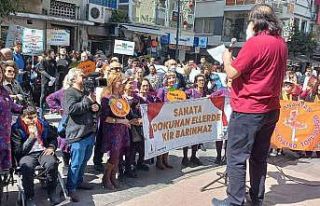 İzmir’de Dünya Tiyatro Günü coşkuyla kutlandı