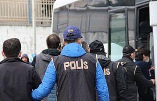 İzmir’de FETÖ operasyonu: 12 tutuklama