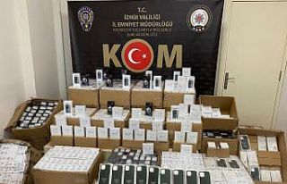 İzmir’de kaçak cep telefonu operasyonu