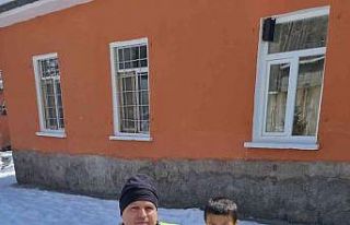 Jandarma ekipleri çocukların yüzünü güldürdü