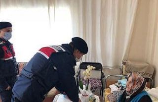 Jandarma ekiplerinden şehit annelerine sürpriz