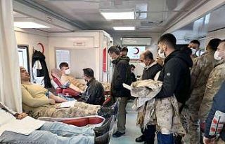 Jandarma personellerinden Kızılay’a kan bağışı