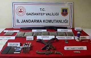 Jandarma uyuşturucu satıcısı ve kaçakçılara...