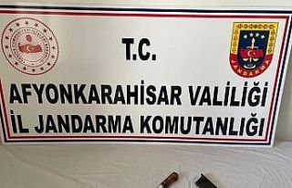 Jandarma üzerinde uyuşturucu ile gezen şahsı yakaladı