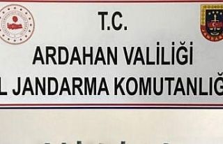 Jandarma’dan kaçak alkol ve sigara operasyonu