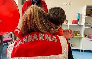 Jandarma’dan özel çocuklara özel ilgi