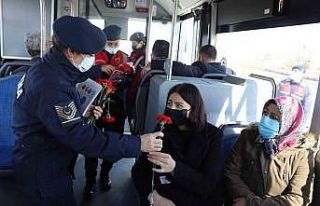 Kadın jandarmalar ’8 Mart’ı unutmadı