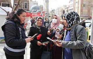 Kadın polisler KADES’i tanıttı