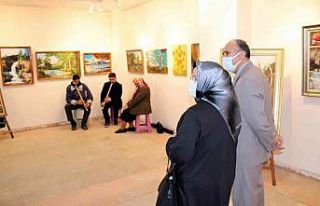 Kadın ressamlar hünerlerini sergiledi