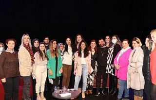 Kadınlar 8 Mart için Ataşehir’de bir araya geldi